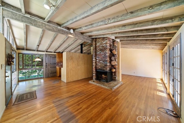 901 E Walnut Avenue, Glendora CA: https://media.crmls.org/medias/d210f2da-af0e-4181-bca9-a1fd91e81b59.jpg