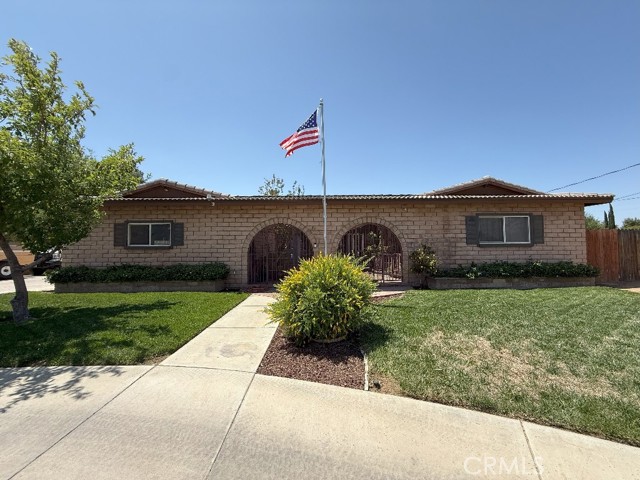 Detail Gallery Image 2 of 42 For 17857 Main St, Hesperia,  CA 92345 - 4 Beds | 3 Baths