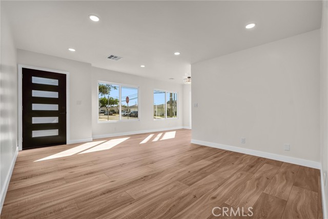 14831 Kingsdale Avenue photo 3