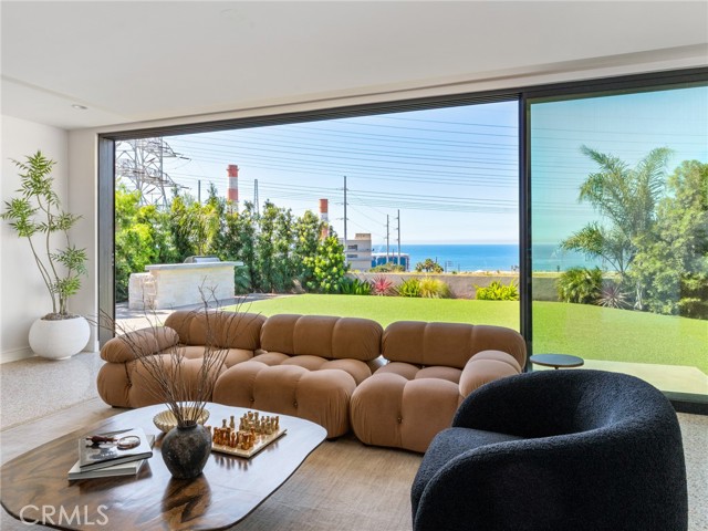 Detail Gallery Image 11 of 62 For 355 Hillcrest St, El Segundo,  CA 90245 - 5 Beds | 3 Baths