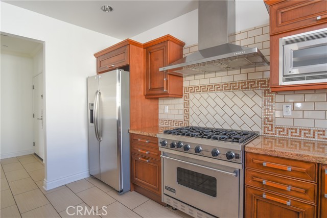 Detail Gallery Image 12 of 24 For 11848 Kiowa Ave #304,  Los Angeles,  CA 90049 - 3 Beds | 2 Baths