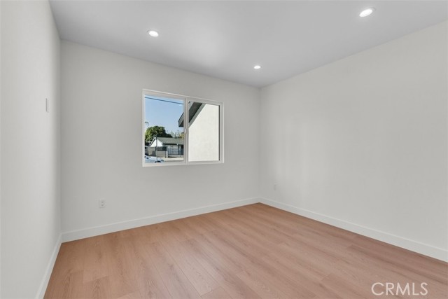 11240 Lull Street, Sun Valley CA: https://media.crmls.org/medias/d2144c01-9ad9-4e0b-9f9e-af45caf7e744.jpg
