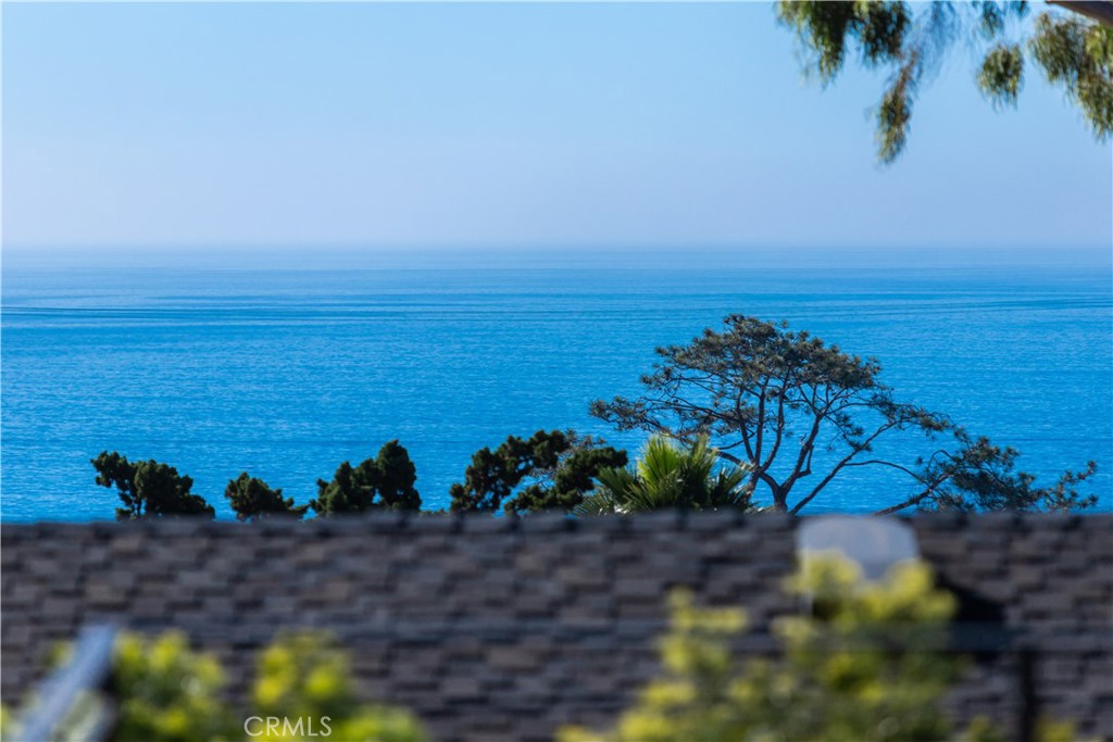 https://media.crmls.org/medias/d2146cd6-04ad-4b4b-94ae-ff3f284a5d7b.jpg?preset=X-Large