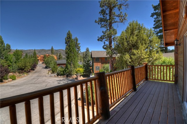 379 Fawntrail Place, Big Bear Lake CA: https://media.crmls.org/medias/d214e683-9eb0-4899-9abe-f9d75f4b33cd.jpg