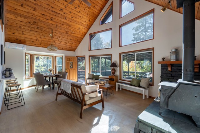 Detail Gallery Image 6 of 43 For 6301 Cedar Ave, Angelus Oaks,  CA 92305 - 2 Beds | 2 Baths