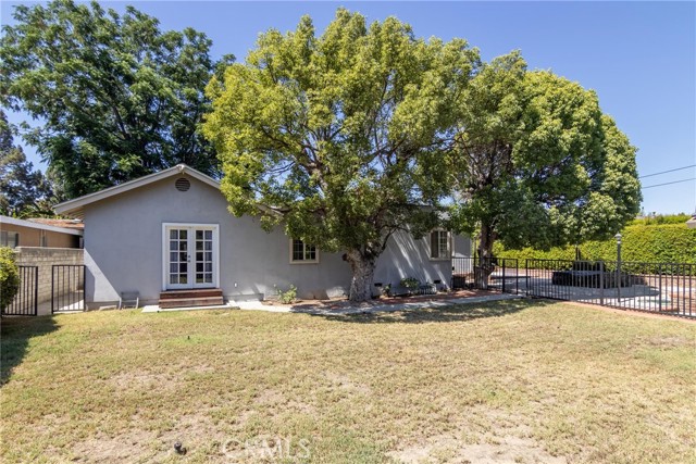 18948 Lassen Street, Northridge CA: https://media.crmls.org/medias/d214facb-bf74-40d4-8457-5f90b9aabd1c.jpg