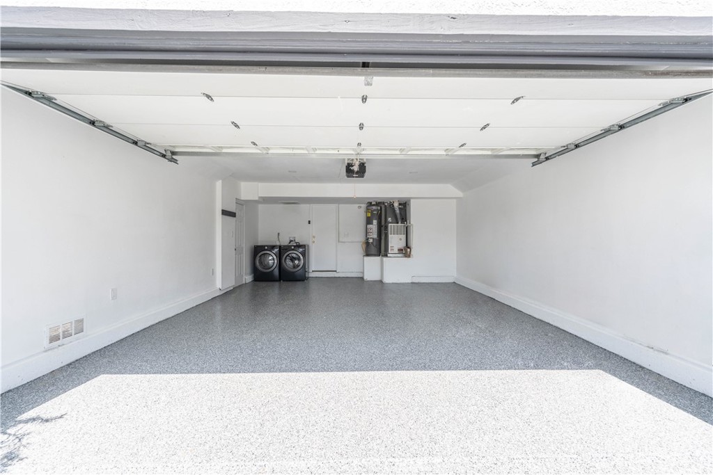 https://media.crmls.org/medias/d2153203-ff25-408f-ae31-7c97e2566524.jpg?preset=X-Large
