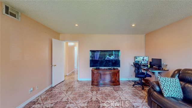 Detail Gallery Image 7 of 52 For 9291 Pico Vista Rd, Downey,  CA 90240 - 3 Beds | 2 Baths