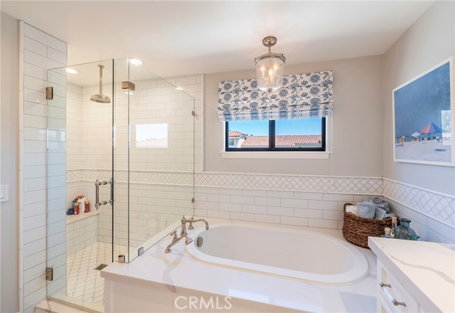 4 Santa Cruz Court, Manhattan Beach CA: https://media.crmls.org/medias/d215a5b4-f4f9-4513-86ee-26744d3474ef.jpg