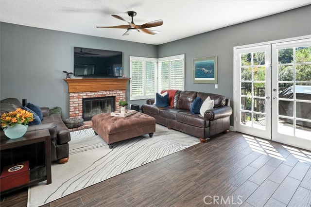 Detail Gallery Image 16 of 59 For 23456 Thornewood Dr, Newhall,  CA 91321 - 6 Beds | 4 Baths