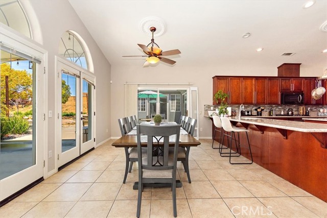Image 14 of 53 For 10946 Deer Valley Road