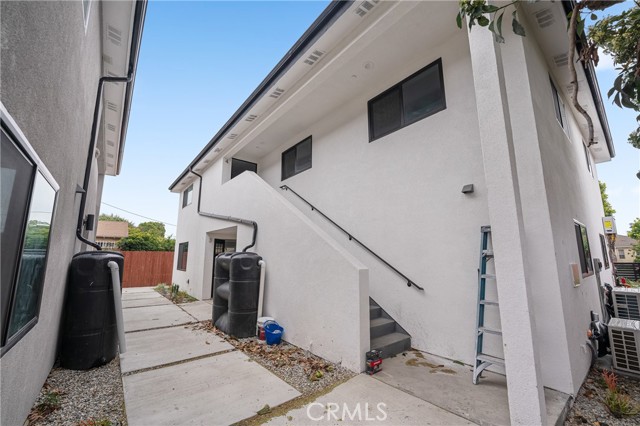 3301 Obama Boulevard, Los Angeles CA: https://media.crmls.org/medias/d217ad1b-3dab-4976-b4d9-20df35c0659f.jpg