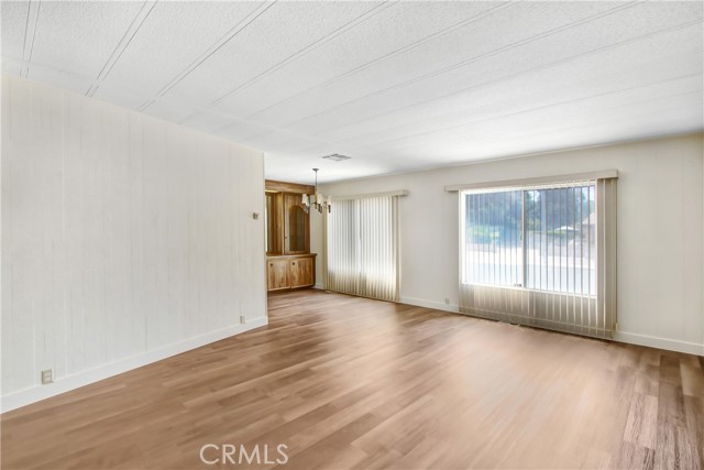 Detail Gallery Image 3 of 25 For 2590 Silver Oak Way, Hemet,  CA 92545 - 2 Beds | 2 Baths