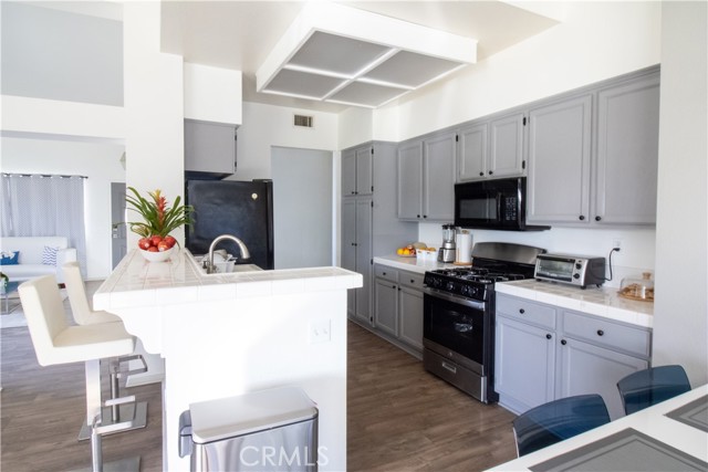15303 Lakebreeze Lane, Lake Elsinore CA: https://media.crmls.org/medias/d21814bb-840e-4125-b0ff-7025a18ad936.jpg