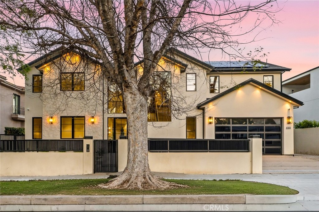 4900 Valjean — architectural residence