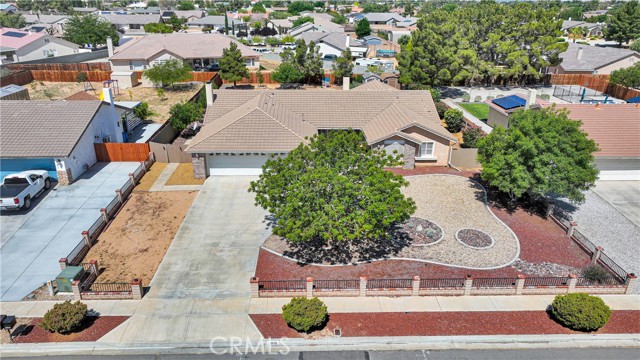 13950 High Falls Trail, Apple Valley CA: https://media.crmls.org/medias/d21a1c35-0879-454c-bc61-274852c9bbd5.jpg
