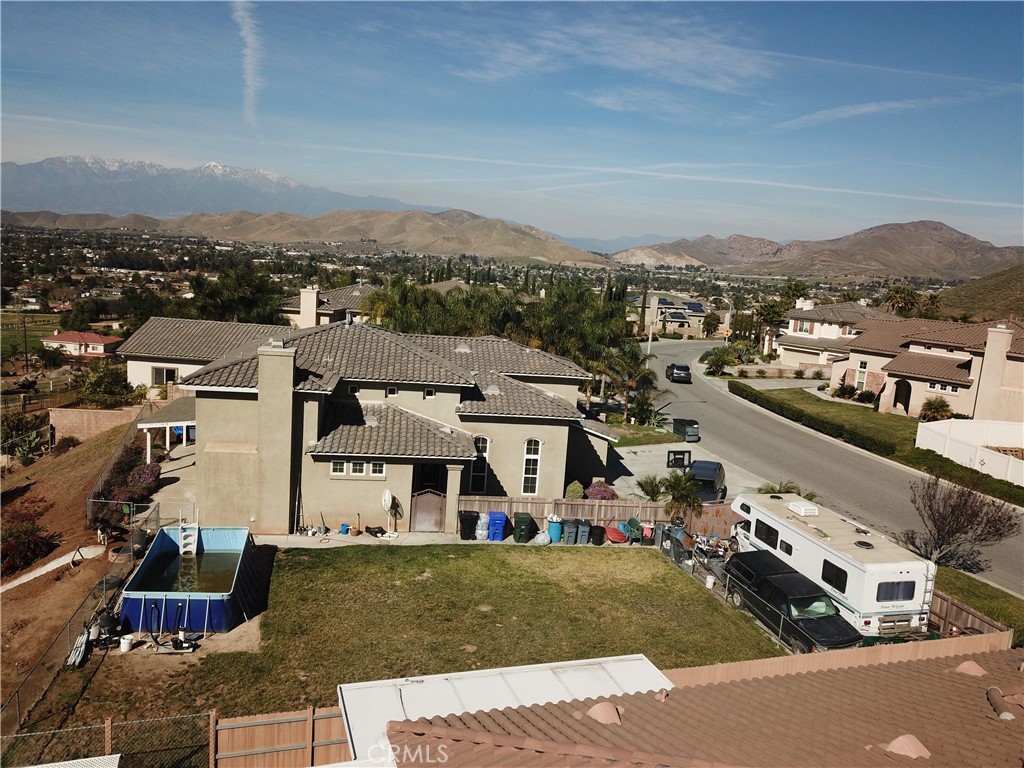 https://media.crmls.org/medias/d21a3306-3d85-4d67-b651-df1036b0f231.jpg?preset=X-Large