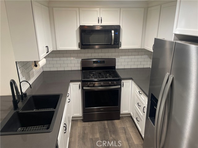 Detail Gallery Image 12 of 49 For 15511 Sherman Way, Van Nuys,  CA 91406 - 3 Beds | 2 Baths