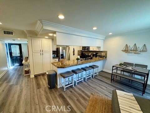 Detail Gallery Image 2 of 5 For 127 29th St #1,  Newport Beach,  CA 92663 - 3 Beds | 2 Baths