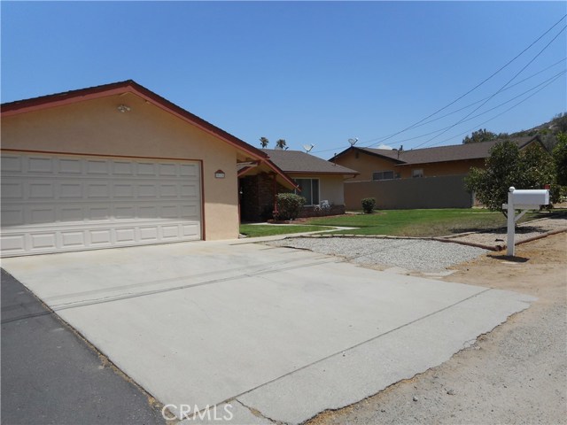 911 Hillside Ln, Norco, CA 92860