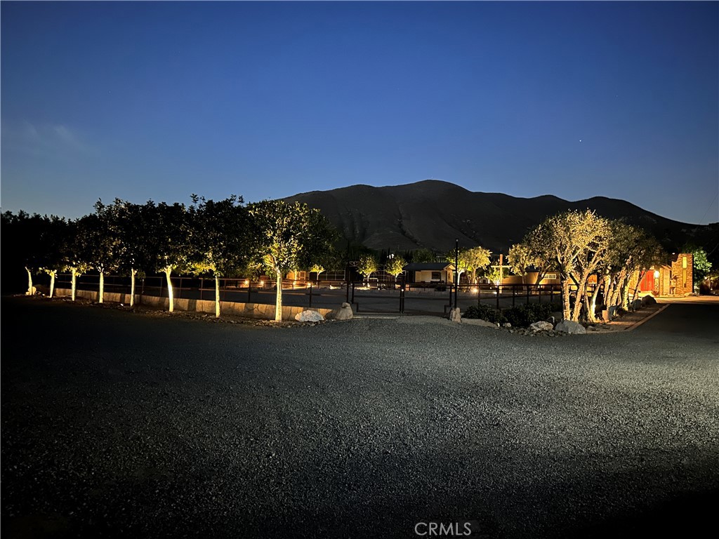 https://media.crmls.org/medias/d21b402f-7d91-4e3f-93de-b66511e6e896.jpg?preset=X-Large