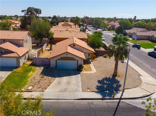 Detail Gallery Image 2 of 22 For 43804 5th St, Lancaster,  CA 93535 - 3 Beds | 2 Baths