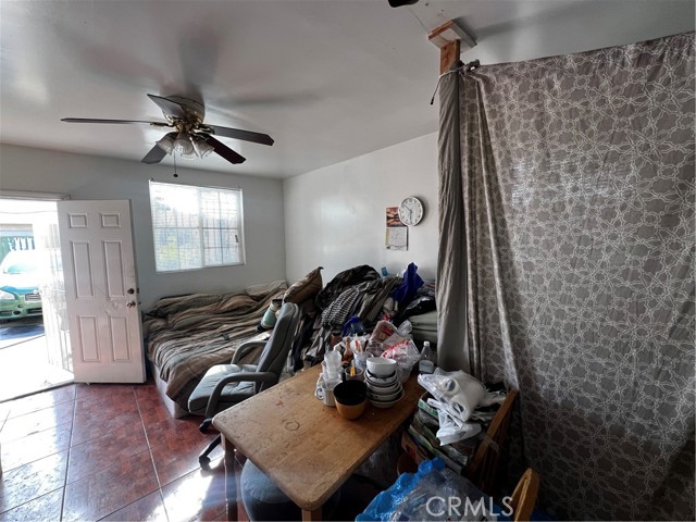 Detail Gallery Image 18 of 34 For 910 E 19th, Long Beach,  CA 90806 - 4 Beds | 3 Baths