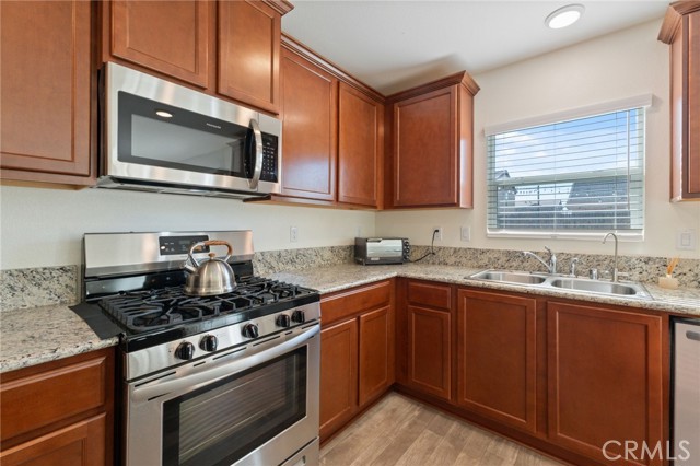 Detail Gallery Image 9 of 55 For 802 Reisling, Coalinga,  CA 93210 - 5 Beds | 3 Baths