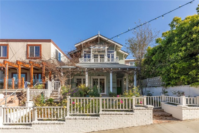404 17th Street, Manhattan Beach, California 90266, 3 Bedrooms Bedrooms, ,2 BathroomsBathrooms,Residential,Sold,17th,SB21090546