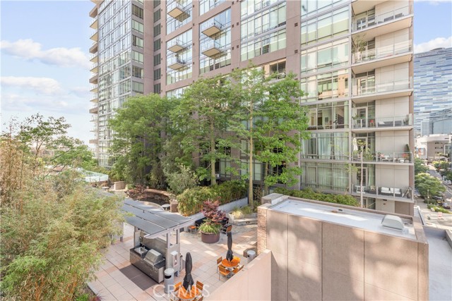 1111 S Grand Avenue, Los Angeles CA: https://media.crmls.org/medias/d21e9892-1e32-4fe6-9cc8-22aa46dadcca.jpg