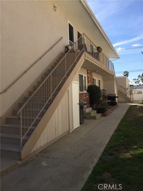 2215 Mathews Avenue, Redondo Beach, California 90278, ,Residential Income,Sold,Mathews,SB17047516