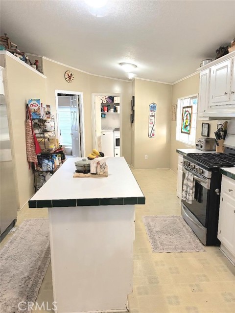 Detail Gallery Image 6 of 22 For 21851 Newland St. #82,  Huntington Beach,  CA 92646 - 4 Beds | 2 Baths