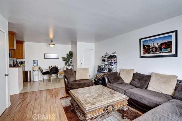 Detail Gallery Image 3 of 28 For 20327 Saticoy St #203,  Winnetka,  CA 91306 - 1 Beds | 1 Baths