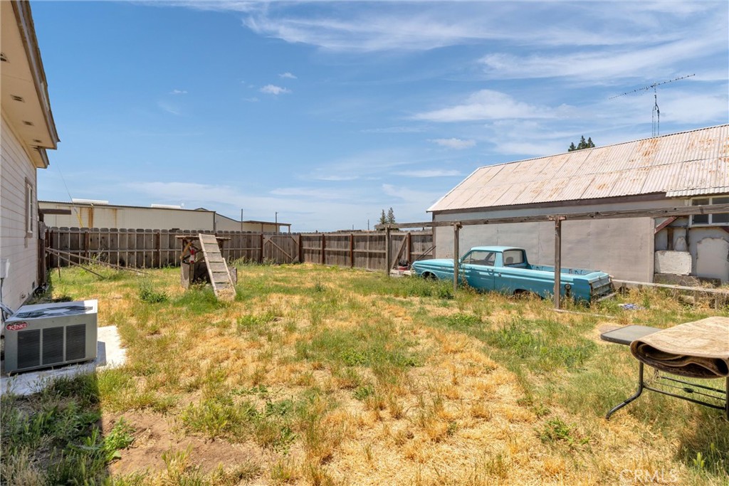 https://media.crmls.org/medias/d2201578-006a-425c-8f08-ef0a82a4eeb0.jpg?preset=X-Large