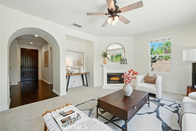 Detail Gallery Image 6 of 47 For 4331 Altivo Ln, Corona,  CA 92883 - 4 Beds | 3 Baths