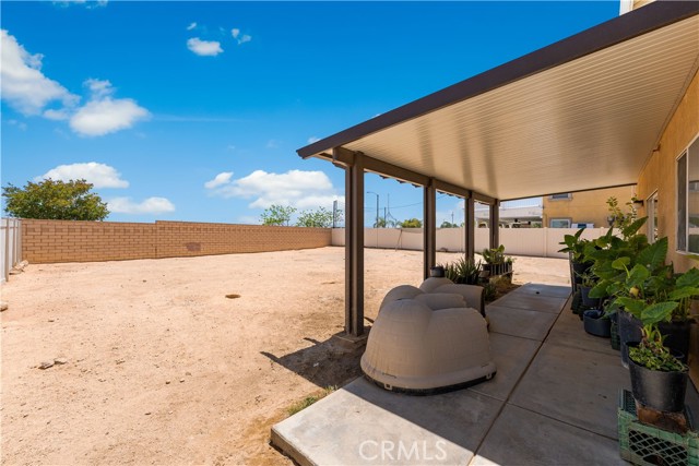 16029 White Mountain Place, Victorville CA: https://media.crmls.org/medias/d2220b2a-4424-4185-a82a-081e56d0c8a3.jpg