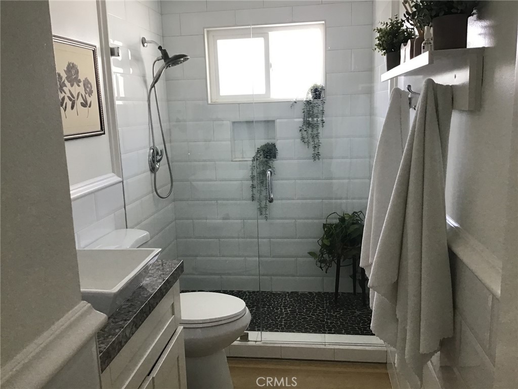 https://media.crmls.org/medias/d2224a4a-db4d-4f00-b7c2-b1a950c3326a.jpg?preset=X-Large