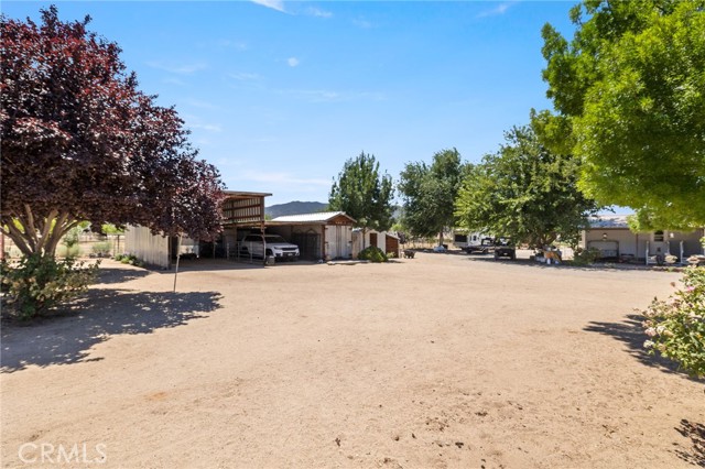 4333 Highway 33, New Cuyama CA: https://media.crmls.org/medias/d2226926-b08f-437e-8af4-14dbb5d6c4ce.jpg