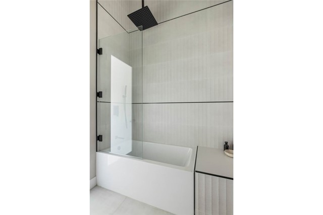 Detail Gallery Image 36 of 51 For 22020 Alizondo, Woodland Hills,  CA 91364 - 3 Beds | 3 Baths