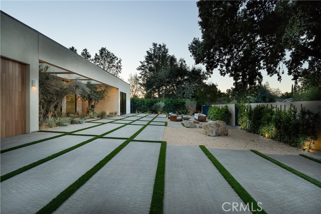 Detail Gallery Image 2 of 36 For 23340 Collins, Woodland Hills,  CA 91367 - 4 Beds | 4/1 Baths