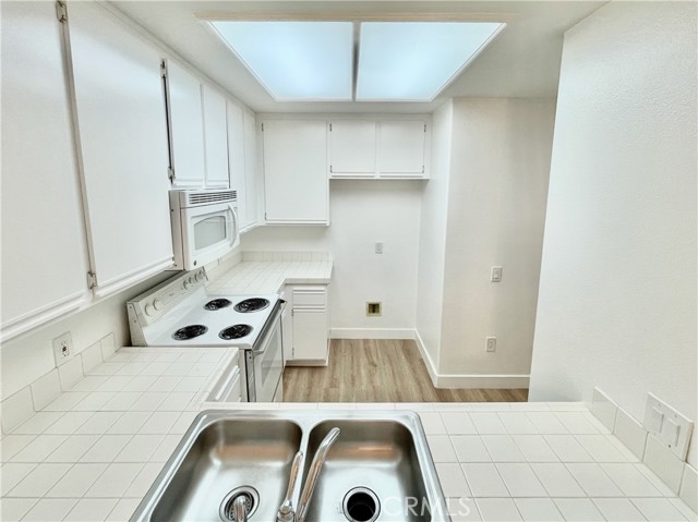 Detail Gallery Image 7 of 21 For 2960 Champion #1503,  Tustin,  CA 92782 - 2 Beds | 2 Baths