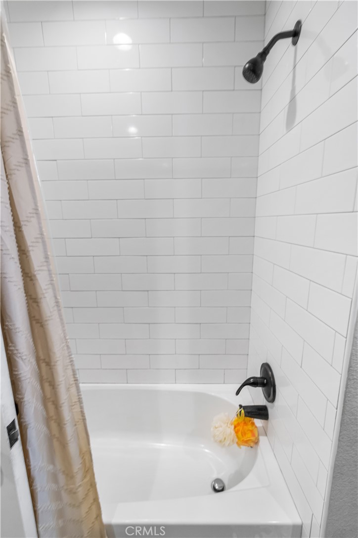 https://media.crmls.org/medias/d22510f9-a389-4586-99e0-f37e9f924c3a.jpg?preset=X-Large