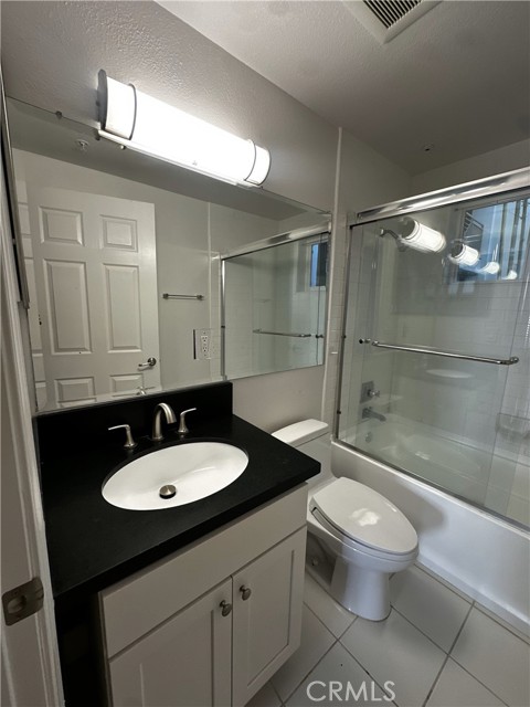 Detail Gallery Image 9 of 21 For 6038 Carlton Way #207,  Los Angeles,  CA 90028 - 2 Beds | 3 Baths