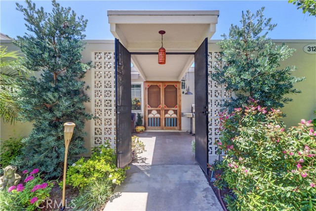 Detail Gallery Image 4 of 57 For 312 Ave Castilla #D,  Laguna Woods,  CA 92637 - 2 Beds | 2 Baths