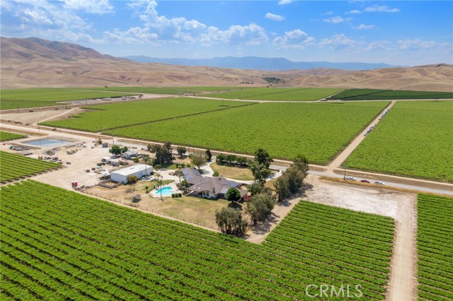 38792 Comanche Point Road, Arvin CA: https://media.crmls.org/medias/d2275ac2-83a1-40f4-91d5-2cbaaccf3ecc.jpg