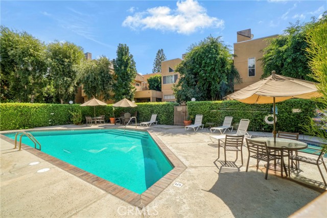 18730 Hatteras Street, Tarzana CA: https://media.crmls.org/medias/d22849ef-c447-4751-9297-8d53f720584c.jpg