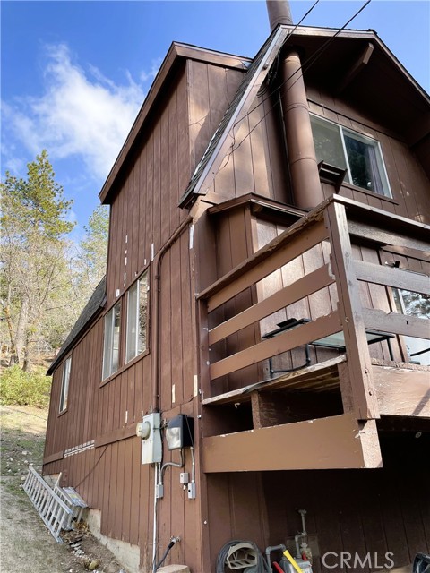 2401 Fir Drive, Running Springs CA: https://media.crmls.org/medias/d2288918-873d-48b6-9da1-89840ccdab21.jpg