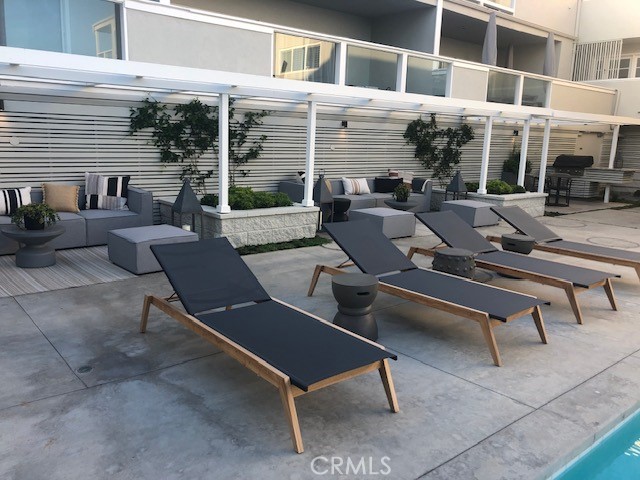 https://media.crmls.org/medias/d228b8e5-a9ae-42c2-87ee-a318253a736a.jpg?preset=X-Large