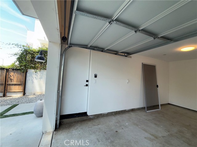 21719 Hart Street, Canoga Park CA: https://media.crmls.org/medias/d228fde1-cf01-469b-9bff-2cf215115c2a.jpg