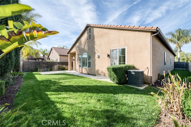 Detail Gallery Image 6 of 44 For 1563 E via Mirasol, Fresno,  CA 93730 - 4 Beds | 3 Baths